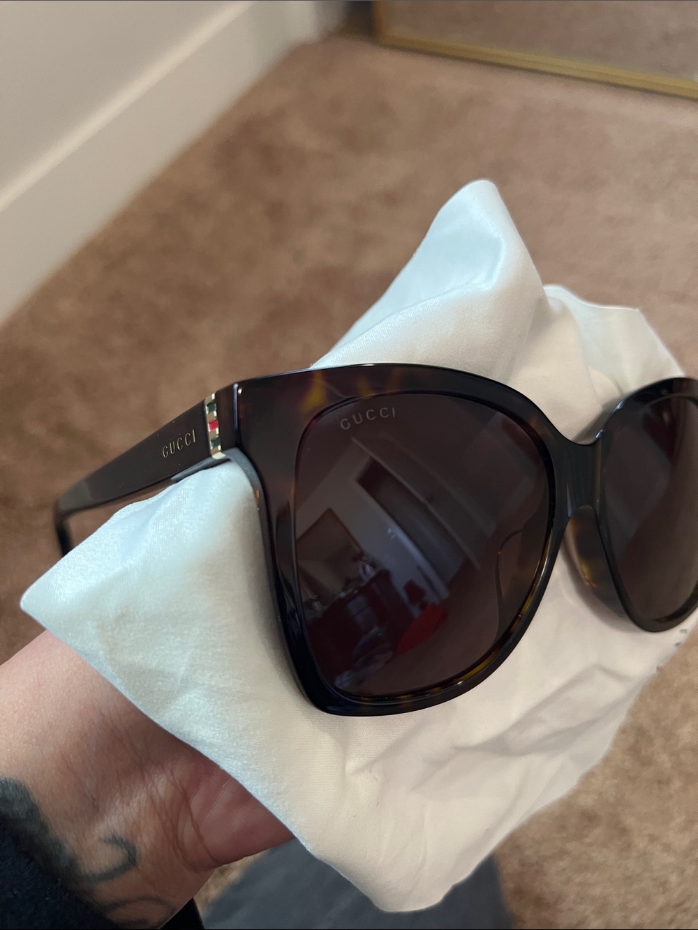 Gucci Tortoiseshell Black/Brown Cat-Eye Sunglasses - Picture 7 of 7